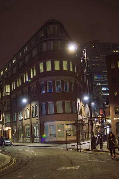 Londres rue et bâtiments la nuit au coin de la rue — Photo