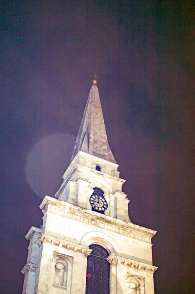 A igreja do leste de Londres com luzes brancas — Fotografia de Stock