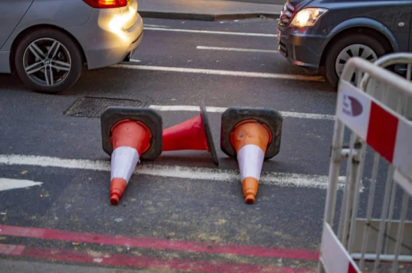 Traffic cones in london streets with cars and vehicles — Stock Photo, Image