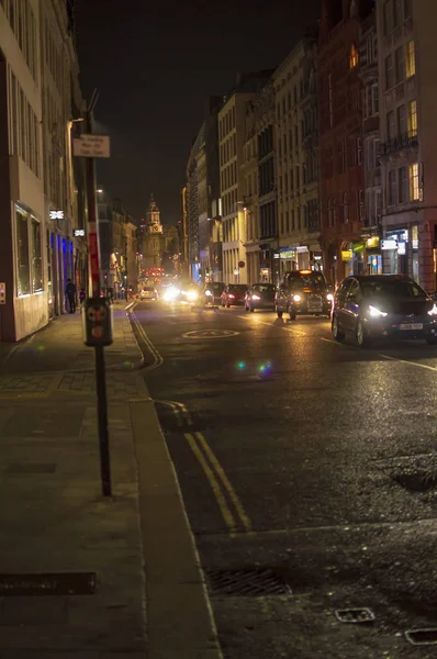 Londres banco do sul à noite com faróis dos carros — Fotografia de Stock