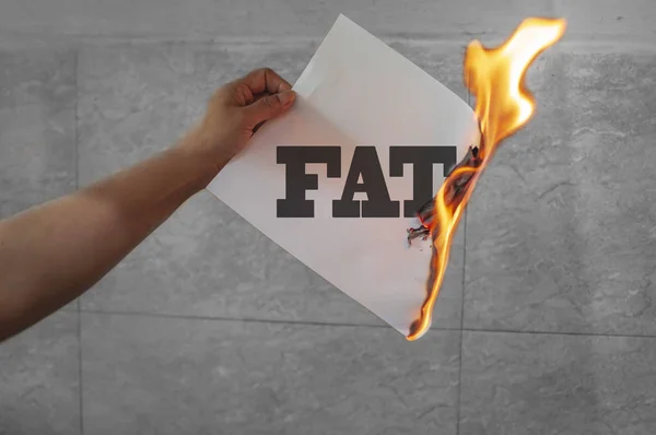 Queimar texto de gordura em papel queimado — Fotografia de Stock
