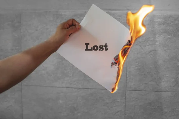Förlorad text bränning på papper — Stockfoto