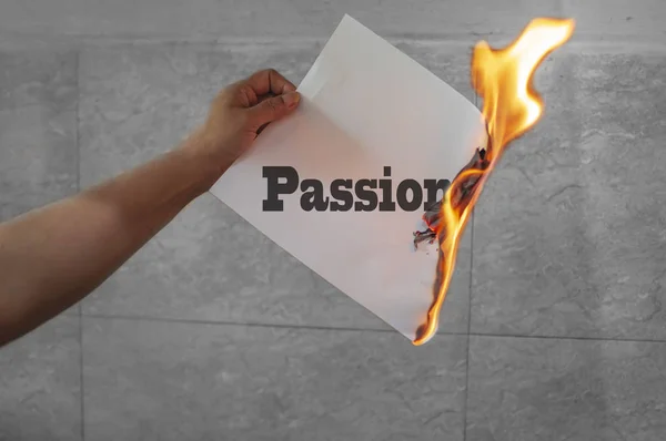Passie woord tekst in brand met brandend papier — Stockfoto