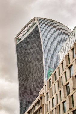 Diğer mimari ile Londra'da Walkie talkie bina