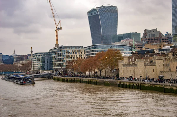 Skyline del Támesis de Londres con walkie talkie building —  Fotos de Stock