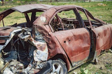 Yanmış camlı yanmış araba