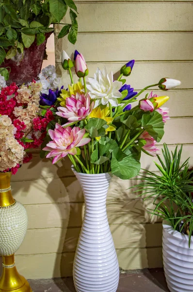 Flowers in vase for sale — Stock Photo, Image