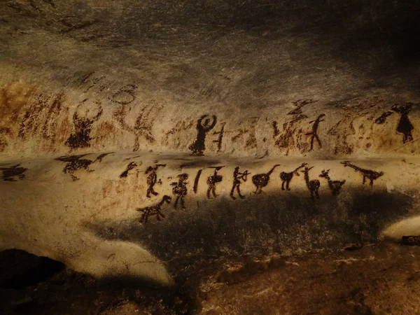 Prehistorik sanat duvar paintng Neolitik mağarada Magura, Bulgaristan