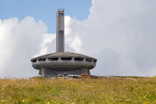 Etkileyici terk edilmiş komünist sembolü Peak Buzludzha, Bulgaristan