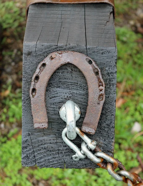 Paslı Metal Nalı Şans Sembolü — Stok fotoğraf