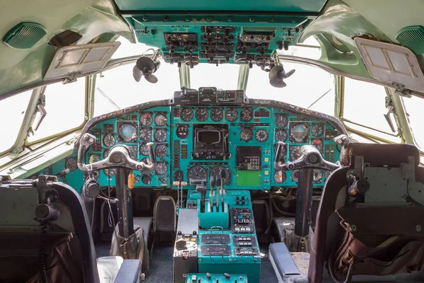 Velho Avião Russo Cockpit Interior Com Instrumentos Analógicos — Fotografia de Stock