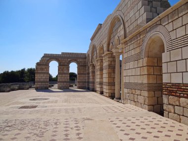 Pliska büyük Bazilika, Bulgaristan'ın ünlü Simgesel Yapı harap duvarları