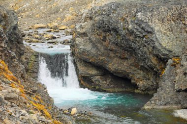 Kayada kutup şelalesi, Spitsbergen (Svalbard Adası)