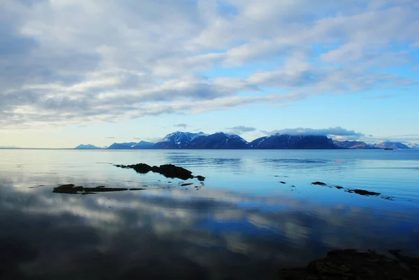 Spitsbergen 'deki Arktik Deniz manzarası (Svalbard)