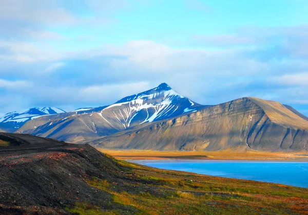 Vacker Naturskön Utsikt Över Blå Bukten Karga Berg Med Smältande — Stockfoto