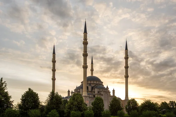 Mosque Heart Chechnya Backdrop Beautiful Sky Dawn — Stock Photo, Image