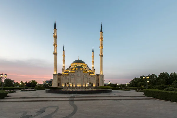 Mesquita Coração Chechênia Contra Pano Fundo Belo Céu Amanhecer — Fotografia de Stock