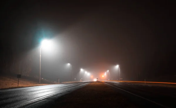 gece yol karanlık otoyol hız kırmızı mavi ışık asfalt satır sis karanlık manzara lamba 