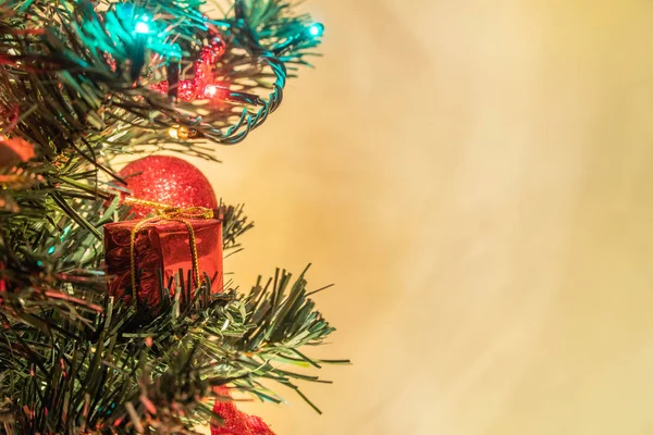 Verde Invierno Navidad Árbol Decoración Fiesta Rojo Celebración Bola — Foto de Stock