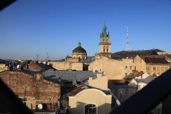 Lviv / Ukrayna - 01.01.2019: Lviv rooftops House Legend of görünümünden bir
