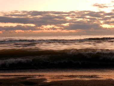                   Denizde akşam günbatımı             