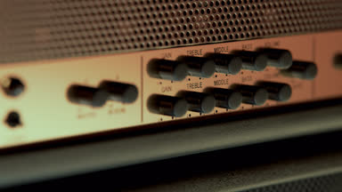 Kolları ile elektrik amplifikatör yakın çekim