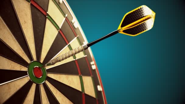 Drie Dart Pijlen Raken Bullseye Van Dartbord — Stockvideo