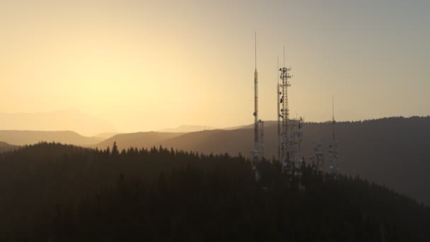 Câmera Movendo Longo Complexo Torre Antena — Vídeo de Stock