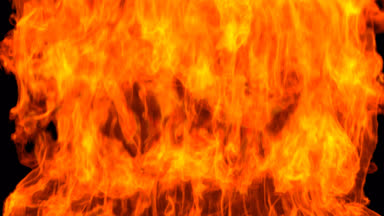 Bir Close-up bir yangında yoğun kırmızı alevler