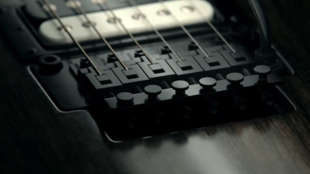 Details Der Sechssaitigen Gitarre Saitenhalter — Stockvideo