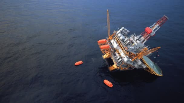 Oil Rig Accident Collapsed Oil Platform Lifeboats Waiting Rescue — Stock Video