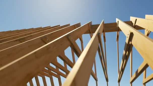 Construção Estrutura Telhado Madeira Edifício Inacabado Loopable Com Céu Fundo — Vídeo de Stock