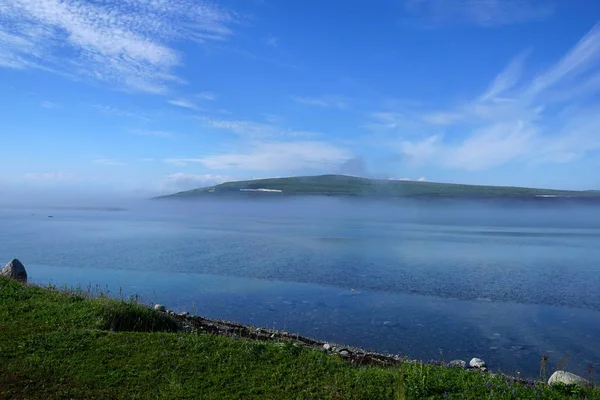 Une Matinée Brumeuse Sur Une Baie Nord Été — Photo