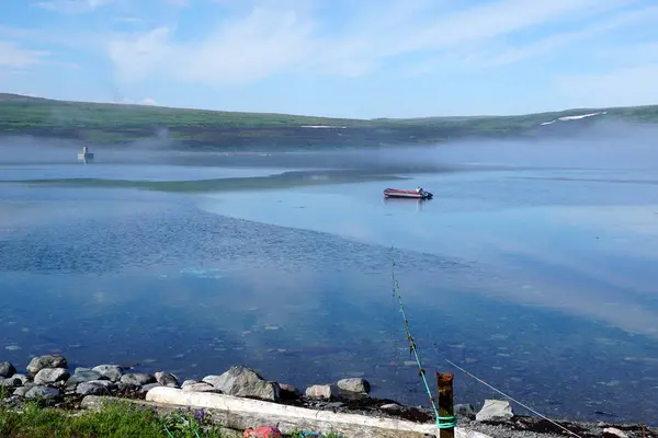 Bateau Amarré Dans Une Baie Nord Par Une Froide Matinée — Photo