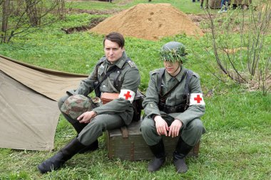 Sholokhovo, Moscow reg./Rusya - 5 Mayıs 2018: Dünya Savaşı Avrupa'da - Courland savaş, Rus tarzı yeni bir eğlence son çatışmalarından yeniden inşası.