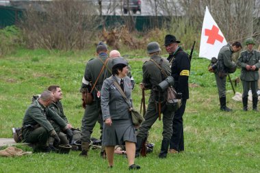 Sholokhovo, Moscow reg./Rusya - 5 Mayıs 2018: Dünya Savaşı Avrupa'da - Courland savaş, Rus tarzı yeni bir eğlence son çatışmalarından yeniden inşası.