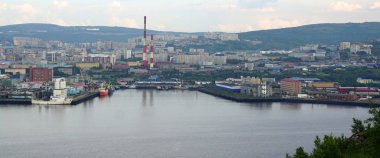 Murmansk, Rusya - 29 Temmuz 2017: Murmansk ve manzarayı Kola Koyu'ndaki meşgul, bağlantı noktası.