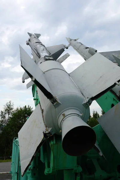 Başlatıcısı füzenin Sovyet yapılan Anti-Uçak düşürmüş gökyüzünde bir Amerikan düşük görünür Lockheed F-117 Nighthawk bombacı Yugoslavya üzerinde 27 Mart 1999 tarihinde C-125 (Sa-3 Goa),.