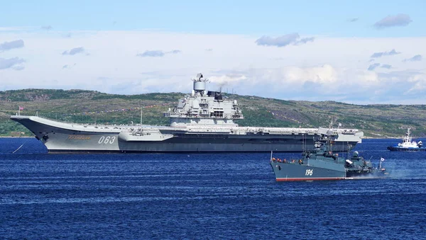 Severomorsk, Rusya - 30 Temmuz 2017: Rus-Sovyet uçak gemisi Kruvazör 