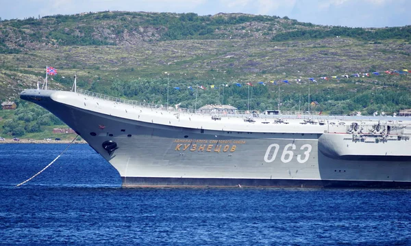 Severomorsk, Rusya - 30 Temmuz 2017: Rus-Sovyet uçak gemisi Kruvazör 