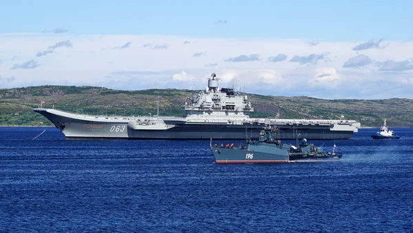 Severomorsk, Rusya - 30 Temmuz 2017: Rus-Sovyet uçak gemisi Kruvazör 
