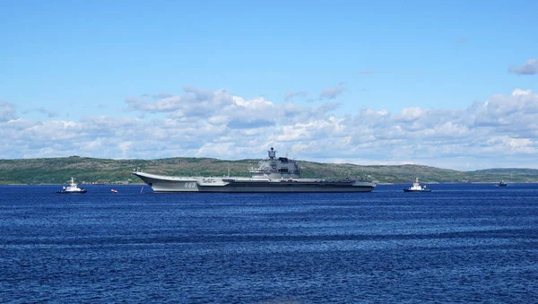 Severomorsk, Rusya - 30 Temmuz 2017: Rus-Sovyet uçak gemisi Kruvazör 