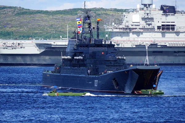 Severomorsk, Rusya - 30 Temmuz 2017: Gösteri büyük ölçekli saldırı savaş gemisi 
