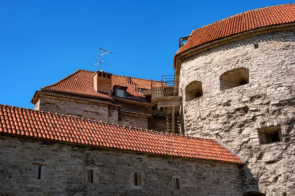 Forteresse Médiévale Avec Des Tours Dans Vieille Ville Tallinn Estonie — Photo