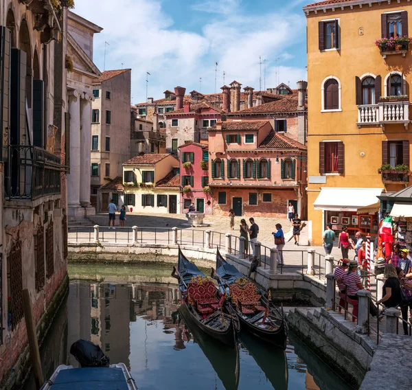 Venice Italy May 2018 Picturesque Corner Venice Canal Gondolas Colorful — Stock Photo, Image