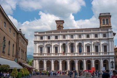 Bergamo, İtalya - 10 Mayıs 2018: The Civic Kütüphane Angelo Mai Bergamo Palazzo Nuovo işgal Piazza Vecchia üzerinde