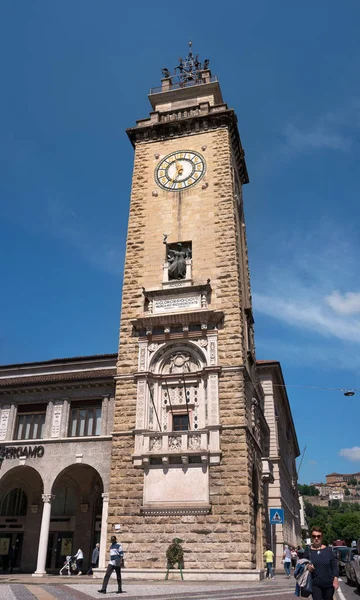 Bergamo, Italië - mei 10, 2018: Toren van de gevallenen in Bergamo centrum — Stockfoto
