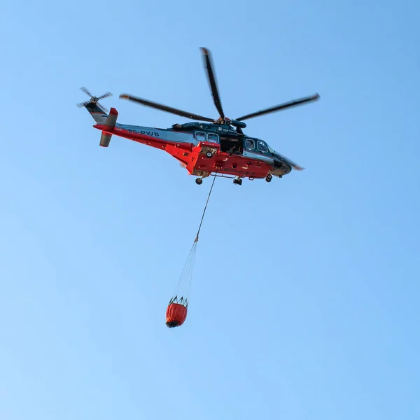 Narva Estonsko Července 2018 Vrtulník Hasičů Ohněm Bojovat Kbelík Účastní — Stock fotografie