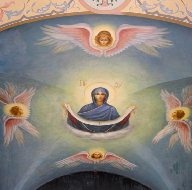 Kuremae, Estonya - 27 Temmuz 2018: The Saint Gate çan kulesi ile kemer simgeler. Puhtitsa Dormition manastır. Moskova Estonya Ortodoks Kilisesi Patrikhanesi