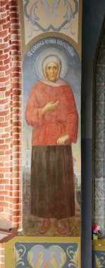 Kuremae, Estonya - 27 Temmuz 2018: St. Xenia The Saint Gate Arch Gruuthuse Müzesi ile St Petersburg simgesinin. Puhtitsa Dormition Manastırı Rus Ortodoks Kilisesi